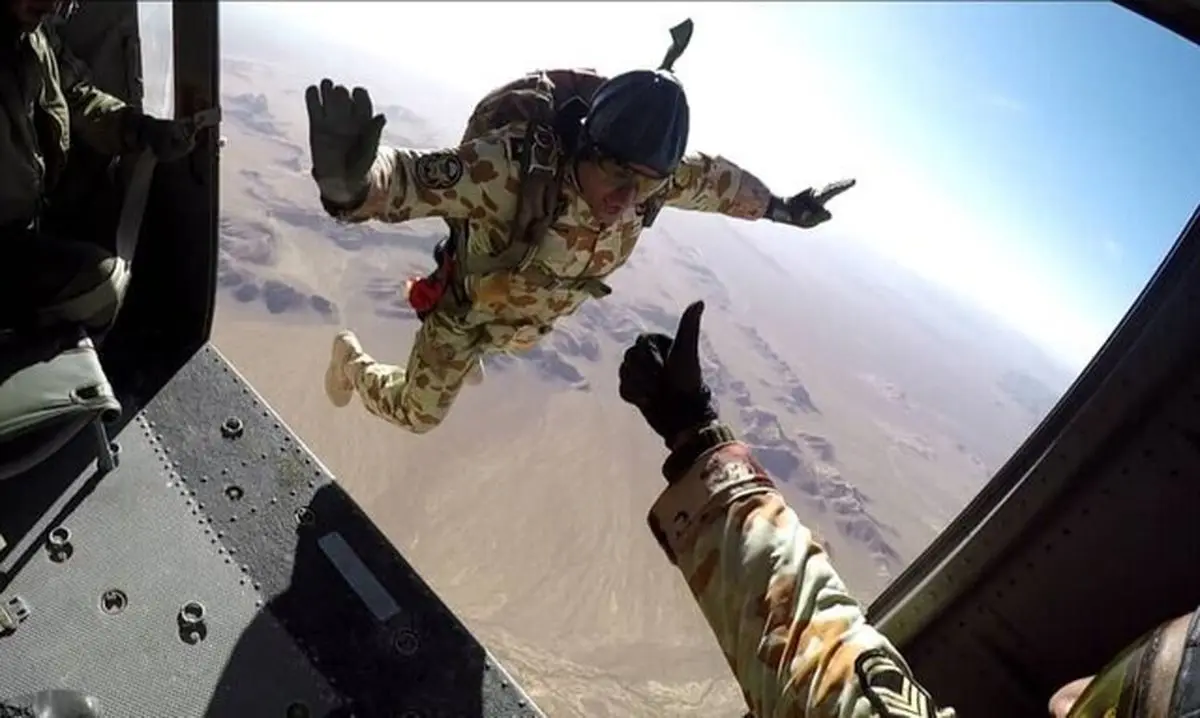 عملیات یگان هوابرد ارتش را ببینید