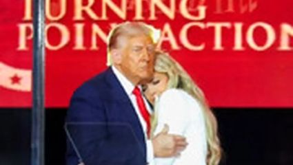 لحظات عجیب ترامپ و همسر چارلی کرک جلوی دوربین ها