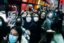 هجوم دختران برای دیدن ماکان بند!