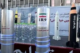 تصاویر موشک و سانتریفیوژهای ایرانی در راهپیمایی ۱۳ آبان