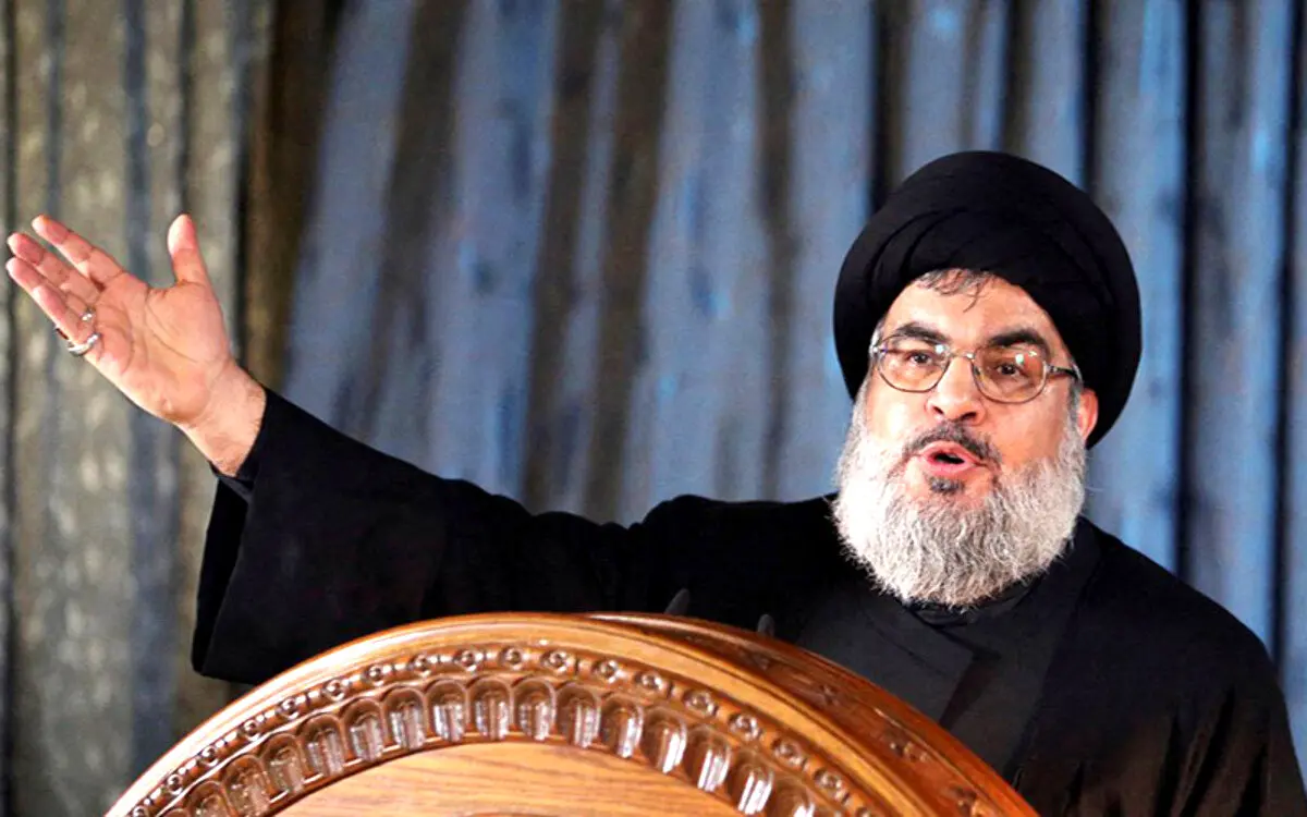 گریه های شهید نصرالله در هنگام خواندن سخنان پیامبر به امام حسین(ع)
