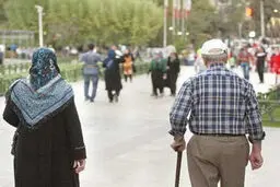 سونامی پیرمردان و پیرزنان متولد دهه ۶۰ در کمین اقتصاد ایران!