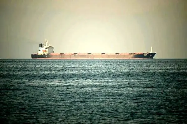 تغییر مسیر تانکر توقیف شده اماراتی به سمت بندرعباس