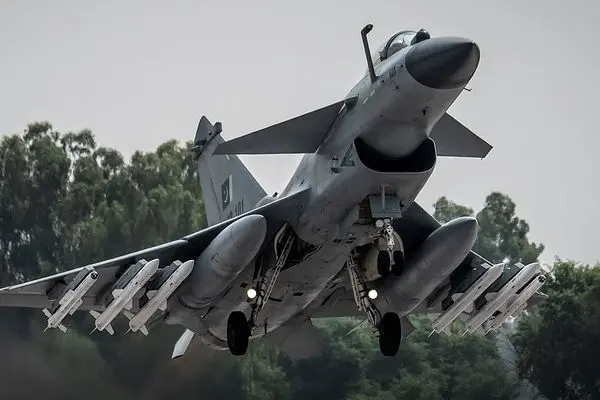 ایران در فهرست خریداران جنگنده J10 چین + سند