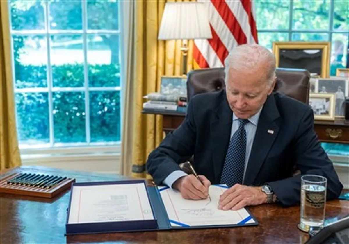 بایدن لایحه کمک به اوکراین و رژیم صهیونیستی را امضا کرد