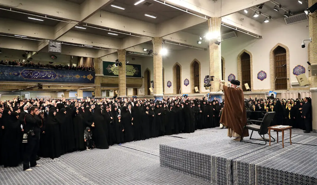 رهبر انقلاب:بانوان می‌توانند در انتخابات نقش‌آفرین باشند