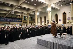 رهبر انقلاب:بانوان می‌توانند در انتخابات نقش‌آفرین باشند
