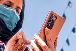 شخصیت شناسی با نحوه دست گرفتن گوشی + عکس