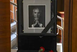  صف مردم مسکو برای تشییع و خداحافظی باجنازه گورباچف 