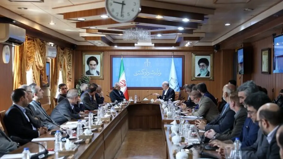 بازدید سرزده رئیس‌جمهور از وزارت دادگستری