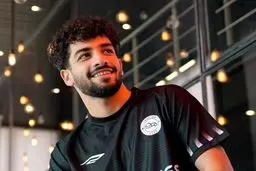 متفاوت‌ترین پیراهن تراکتور در اتاق بیلیارد (عکس)