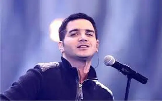 واکنش محسن یگانه به نشان دادن پرچم بحرین در کنسرتش