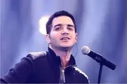 واکنش محسن یگانه به نشان دادن پرچم بحرین در کنسرتش