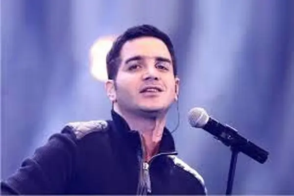 واکنش محسن یگانه به نشان دادن پرچم بحرین در کنسرتش