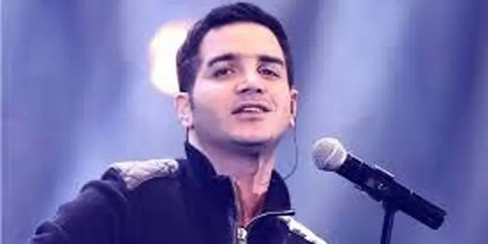 واکنش محسن یگانه به نشان دادن پرچم بحرین در کنسرتش