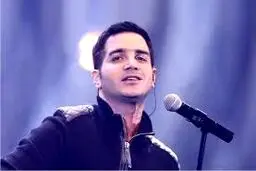 واکنش محسن یگانه به نشان دادن پرچم بحرین در کنسرتش