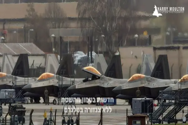 فرود ۱۱ فروند جنگنده اف ۲۲ اعزامی از انگلیس در خاک اسرائیل