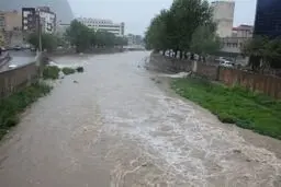 سیل در الموت یک زن را با خود برد/ تخریب یک خانه در خرم آباد/ روستای کمندان تخلیه شد