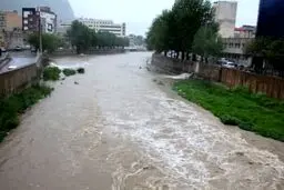 سیل در الموت یک زن را با خود برد/ تخریب یک خانه در خرم آباد/ روستای کمندان تخلیه شد