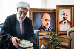 تصاویر دیدار مصطفی پورمحمدی با خانواده شهید سردار رشید 