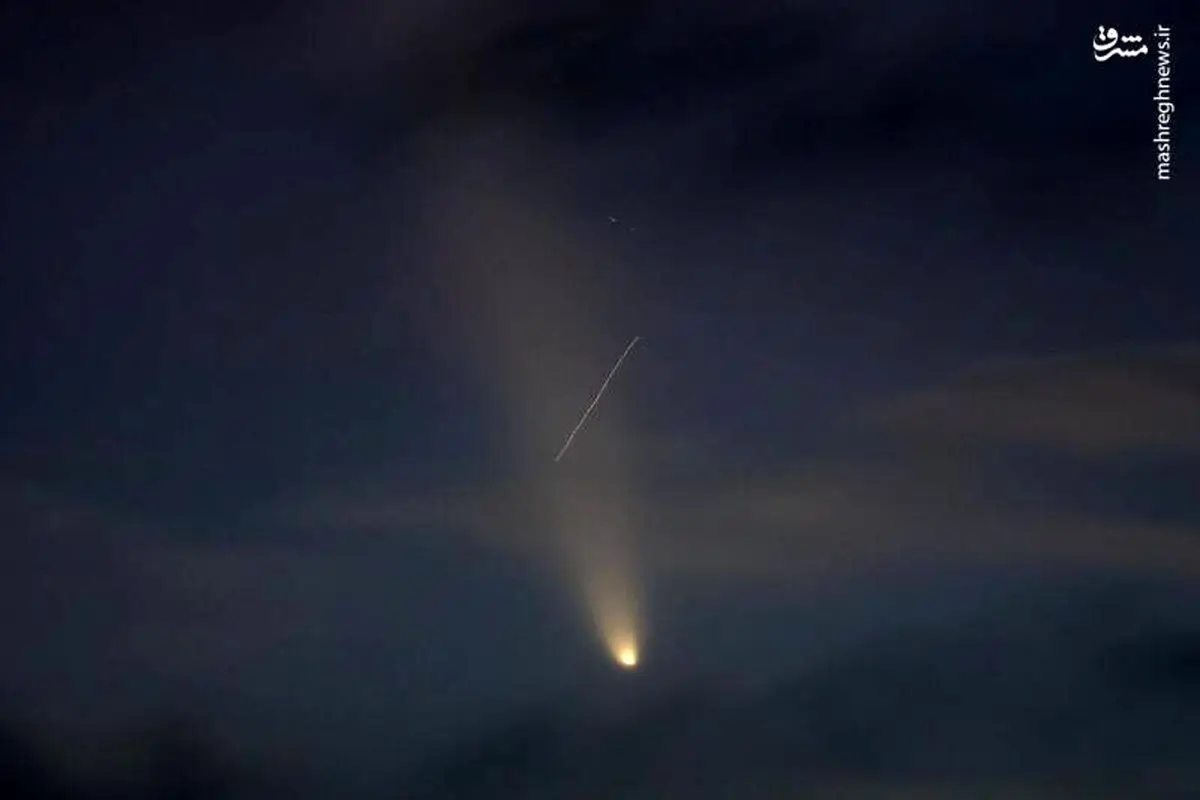 عکس/ "ستاره دنباله دار قرن" ۲ دنباله دارد!