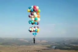 به آسمان رفتن یه کودک خردسال با بادباک