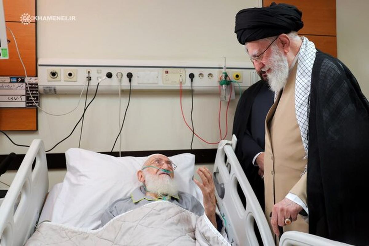 عیادت رهبر انقلاب از آیتالله نوری همدانی