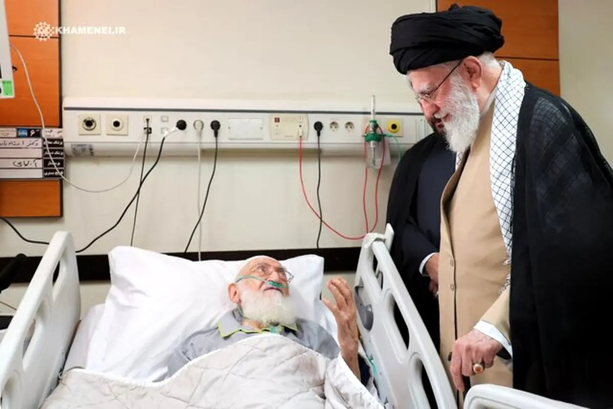 عیادت رهبر انقلاب از آیت‌الله نوری همدانی