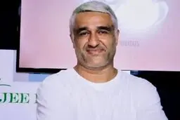 پایان شایعات ؛ بازگشت پژمان جمشیدی به ایران