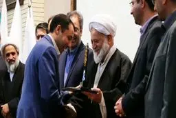 جایزه‌ای که رئیس بانک مرکزی به خودش داد! +عکس

