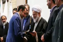 جایزه‌ای که رئیس بانک مرکزی به خودش داد! +عکس

