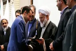 جایزه‌ای که رئیس بانک مرکزی به خودش داد! +عکس

