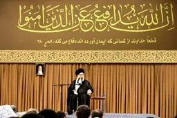 متن و معنای آیه نصب شده در محل سخنرانی امروز رهبر انقلاب