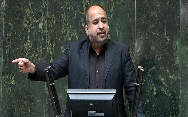 انتقاد تند خضریان : آقایان! به گونهای بخورید که حداقل خفه نشوید