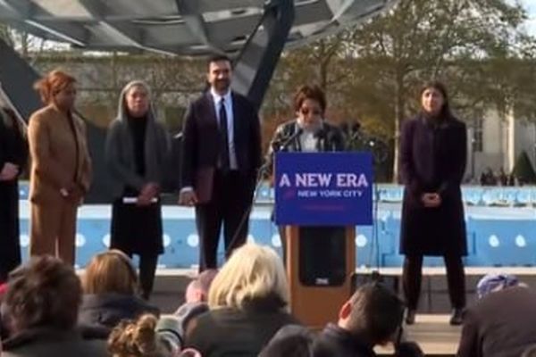 تیم زنانه ممدانی برای انتقال قدرت + عکس