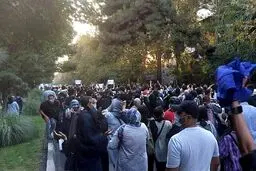 کیهان: اشتغال همزمان والدین عامل حضور نوجوانان در اعتراضات است!