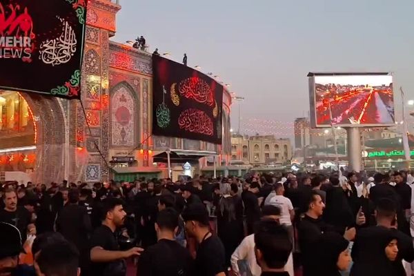 حال و هوای بین‌الحرمین در غروب روز هفتم محرم