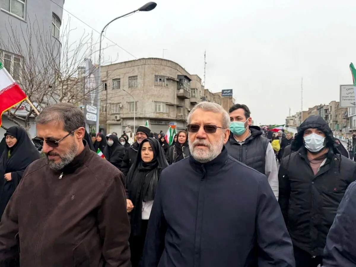 عکس حضور لاریجانی در راهپیمایی