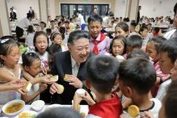 کیم جونگ اون در میان سیل‌زده‌های کره شمالی