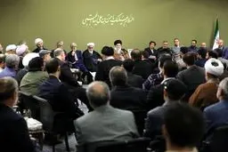 توصیه رهبر انقلاب به شاعران: نگذارید شعر عاشقانه شما به بی‌پردگی و بی‌حیایی آلوده شود