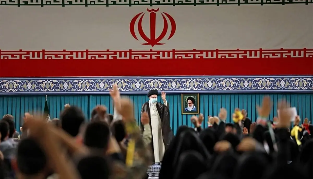 دیدار رهبر انقلاب با جمعی از دانش‌آموزان سراسر کشور