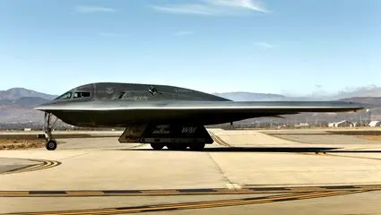 انتشار مشکوک پرواز بمب‌افکن‌های رادار‌گریز B-2 توسط مشاور ترامپ
