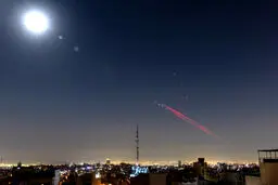 CNN : ترامپ پاسخ حمله ایران را نمی دهد