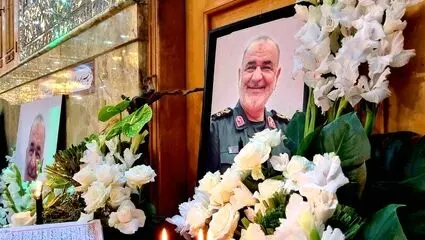  فرماندهان سپاه بر مزار شهید سلامی ادای احترام کردند