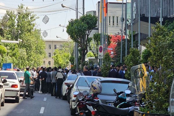 تصاویر تجمع در اعتراض به زاکانی مقابل شهرداری 