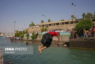 شنا در رودخانه