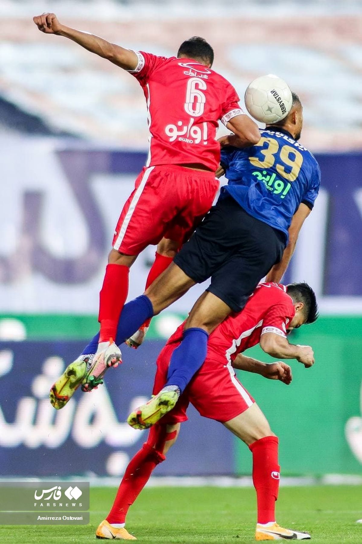 بازداشت بازیکن تیم پرسپولیس به جرم بد حجابی