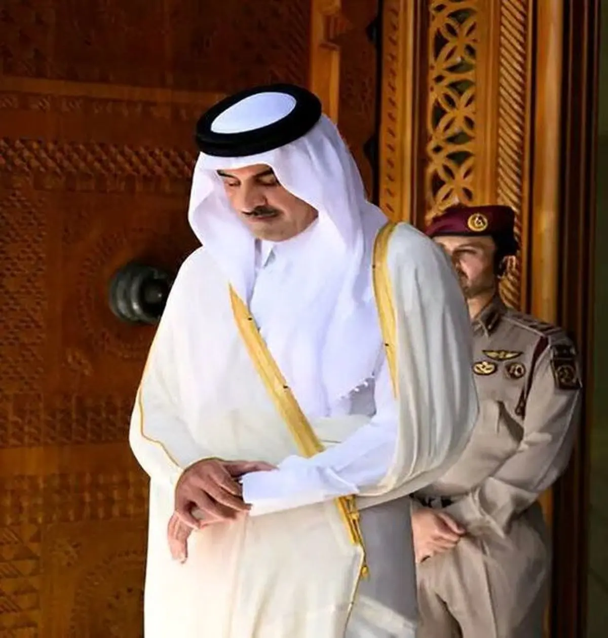 رمزگشایی از تذکری که رهبر انقلاب به امیر قطر داد | قطر با پول‌های ایران در کره جنوبی چه کرد؟