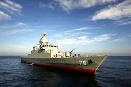پهلوگیری ناوشکن جدید ارتش در بندرانزلی