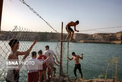 شنا در رودخانه